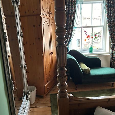 The Buxton Retreat A Luxurious 3-Storey Townhouse With Four Poster Bed And Double Jacuzzi Bath" Eksteriør bilde