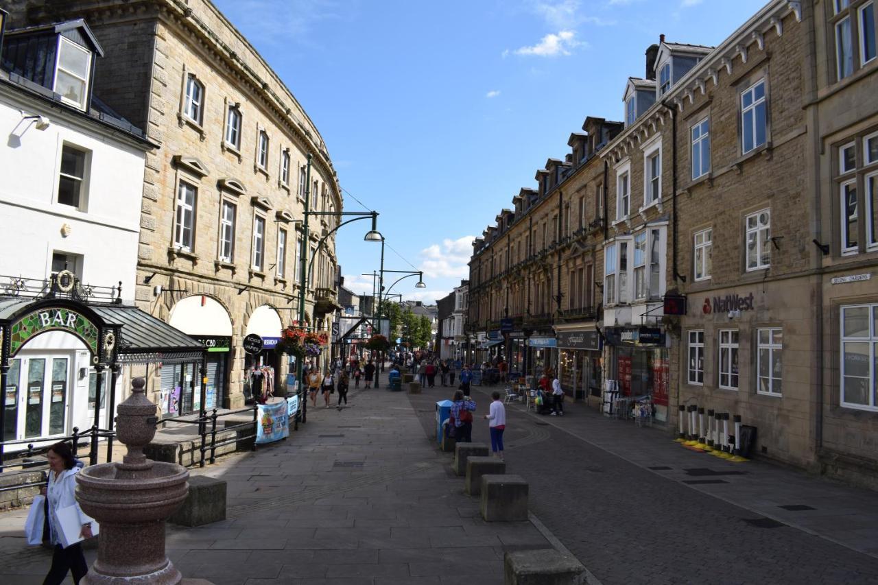 The Buxton Retreat A Luxurious 3-Storey Townhouse With Four Poster Bed And Double Jacuzzi Bath" Eksteriør bilde