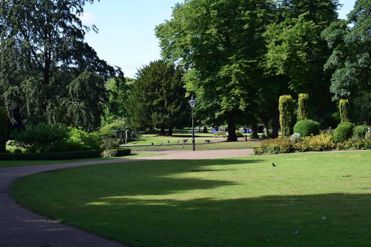 The Buxton Retreat A Luxurious 3-Storey Townhouse With Four Poster Bed And Double Jacuzzi Bath" Eksteriør bilde