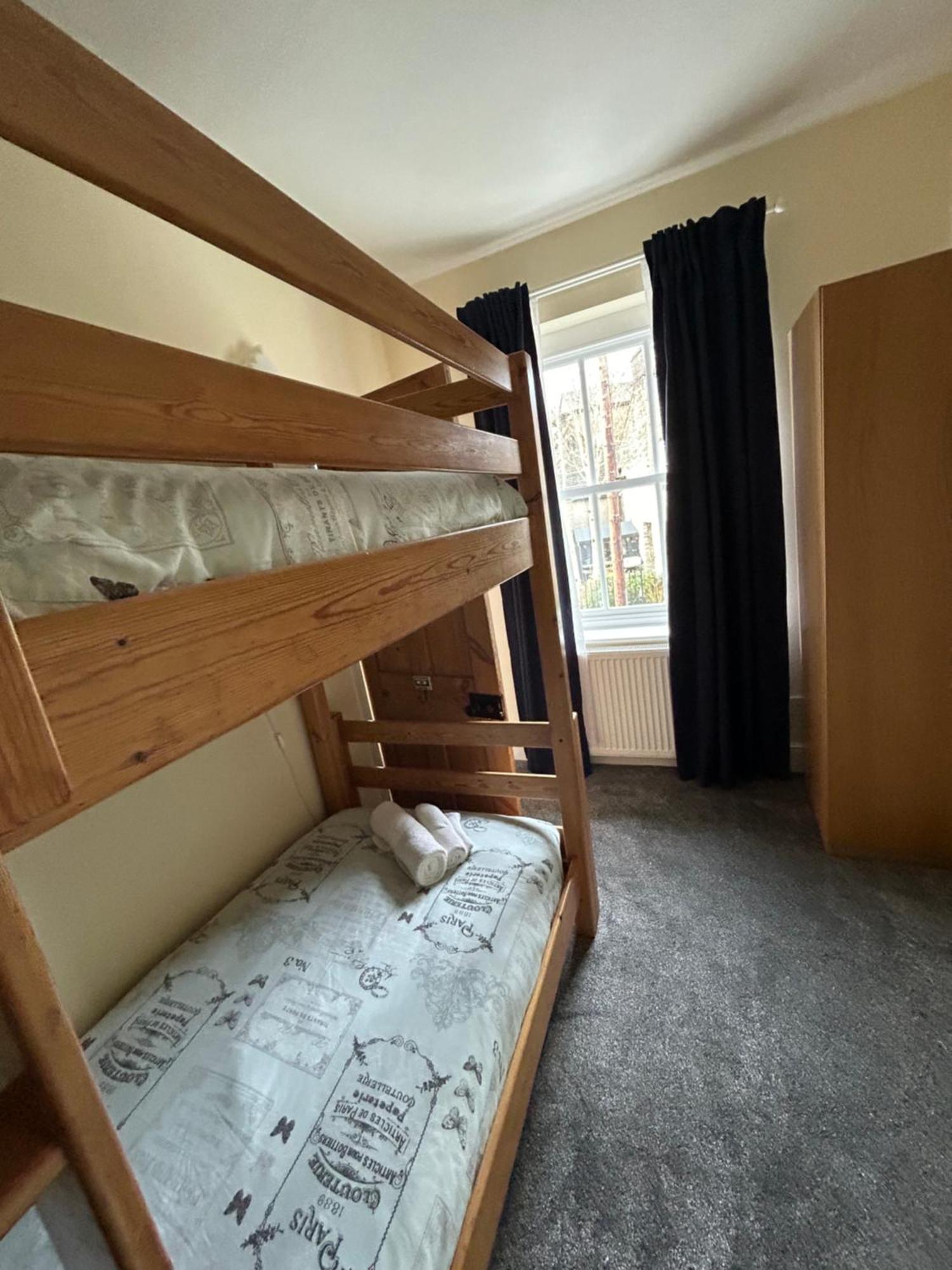 The Buxton Retreat A Luxurious 3-Storey Townhouse With Four Poster Bed And Double Jacuzzi Bath" Eksteriør bilde