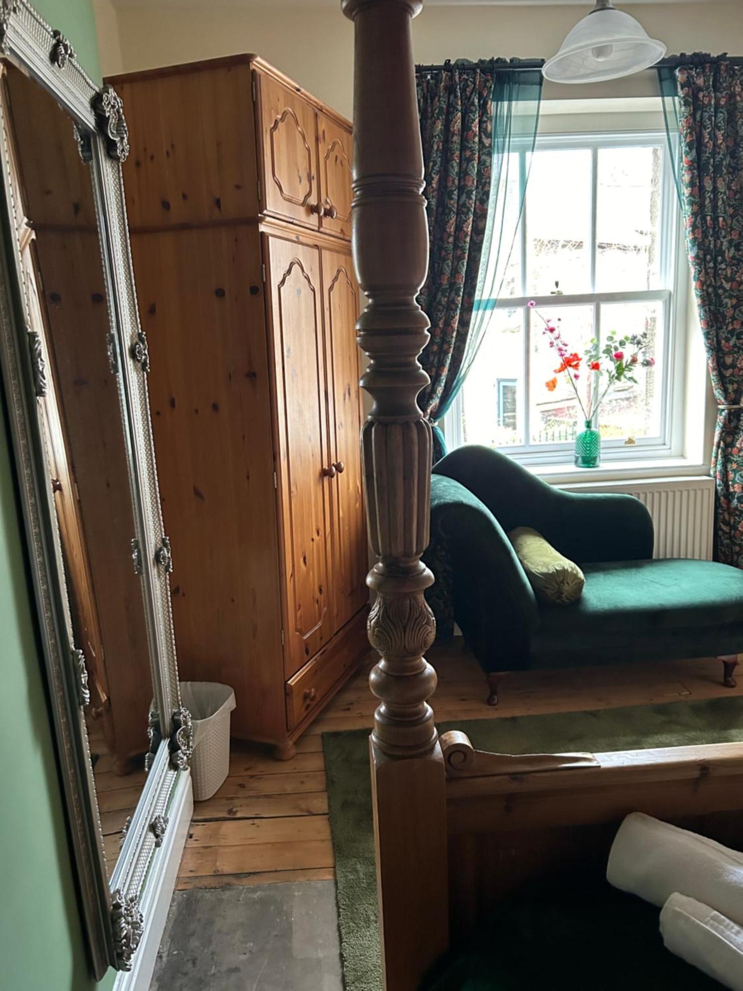 The Buxton Retreat A Luxurious 3-Storey Townhouse With Four Poster Bed And Double Jacuzzi Bath" Eksteriør bilde