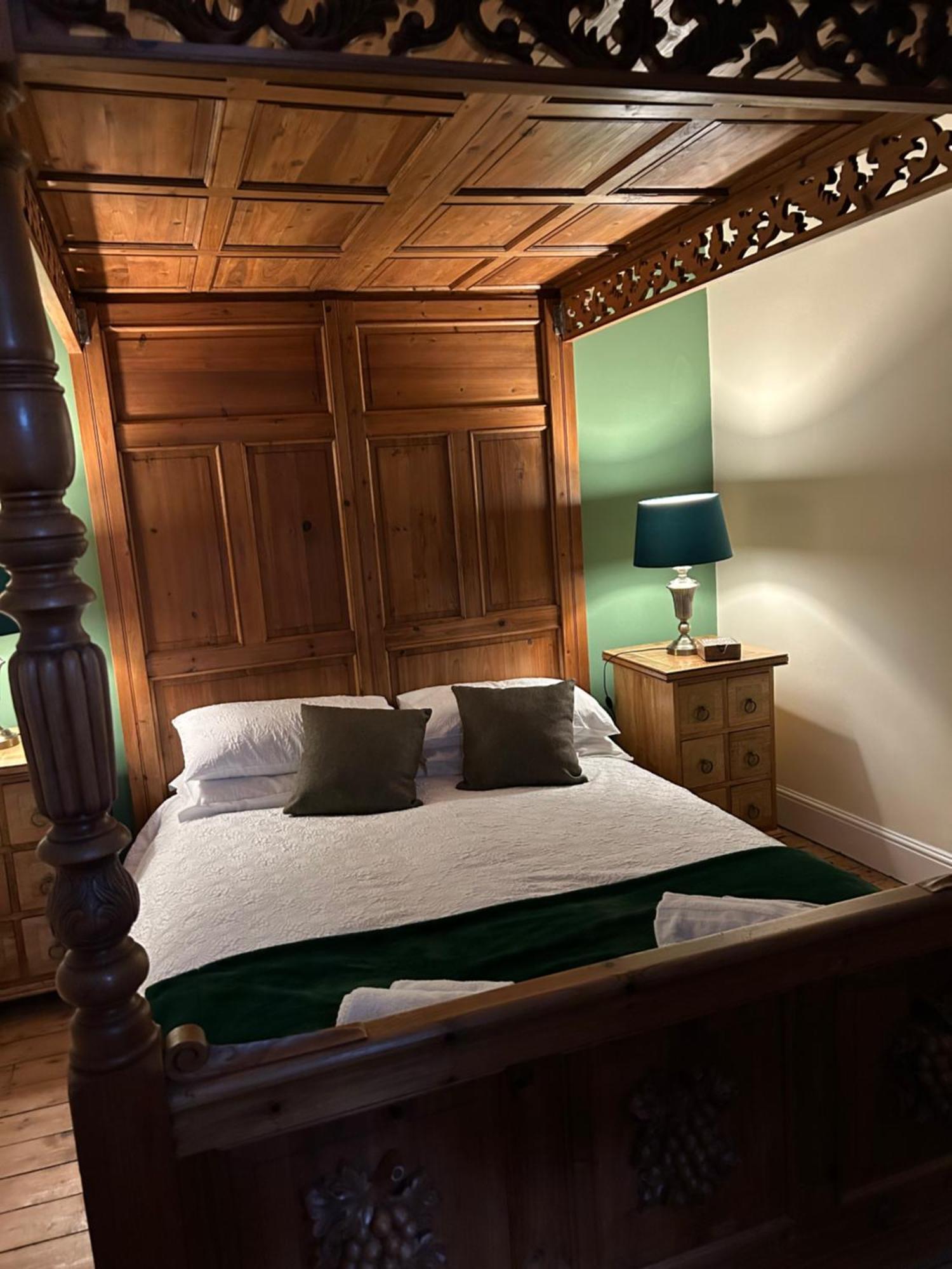 The Buxton Retreat A Luxurious 3-Storey Townhouse With Four Poster Bed And Double Jacuzzi Bath" Eksteriør bilde