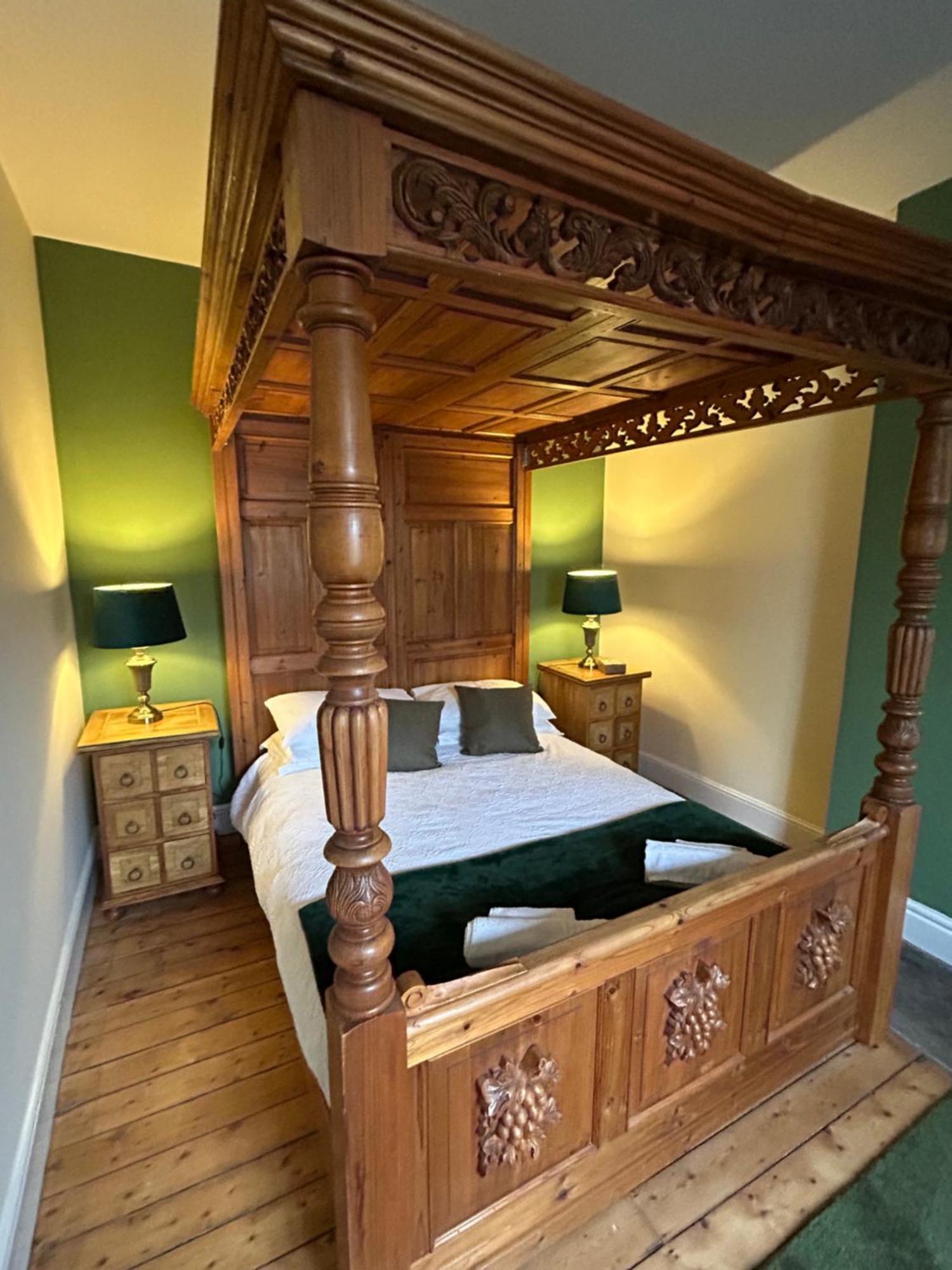 The Buxton Retreat A Luxurious 3-Storey Townhouse With Four Poster Bed And Double Jacuzzi Bath" Eksteriør bilde