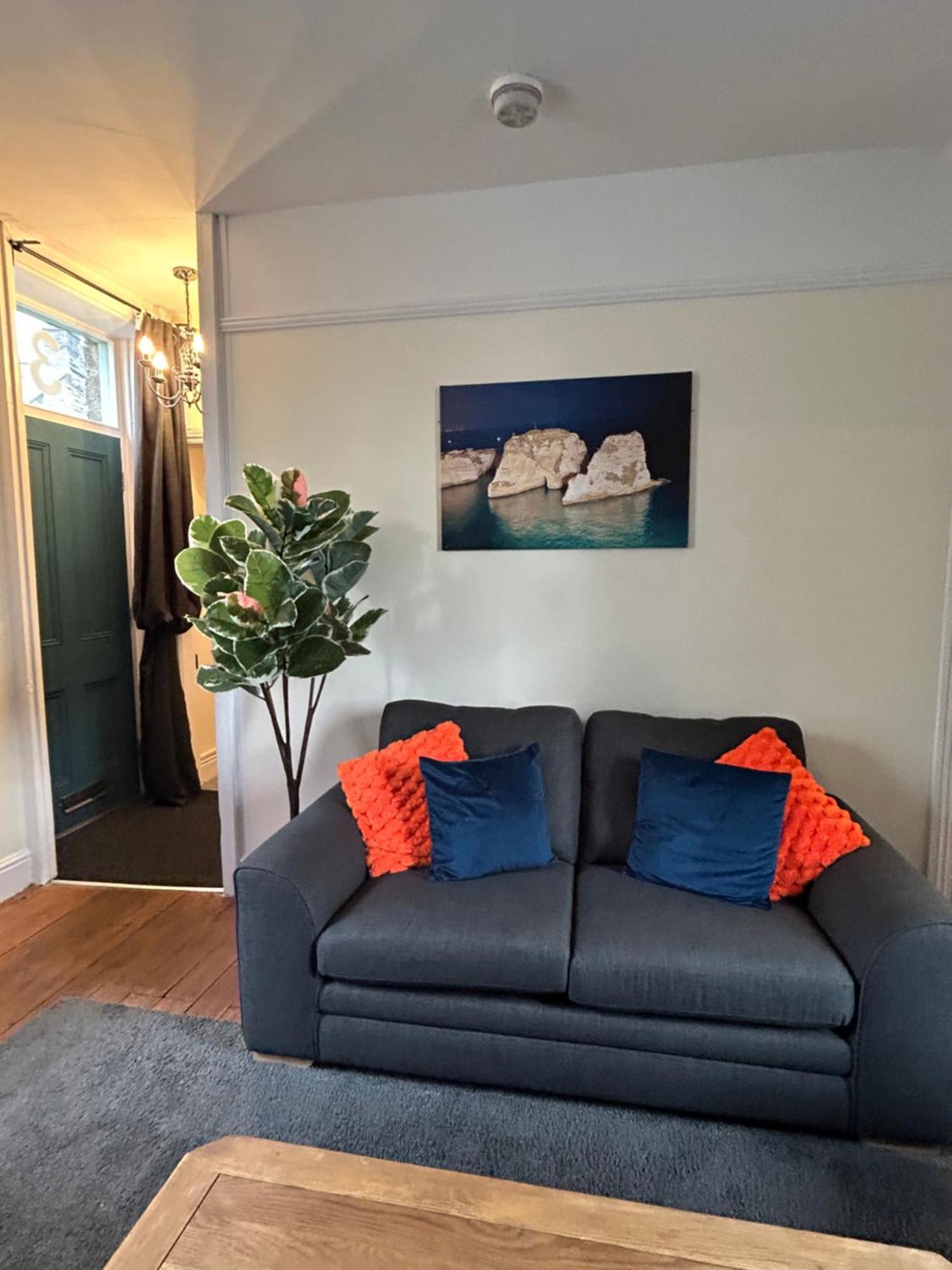 The Buxton Retreat A Luxurious 3-Storey Townhouse With Four Poster Bed And Double Jacuzzi Bath" Eksteriør bilde